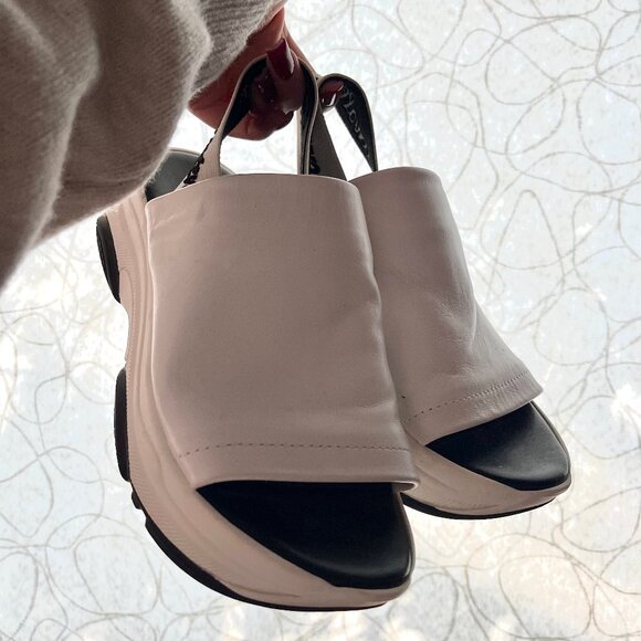 L'Intervalle Sandals - Picture 1 of 4